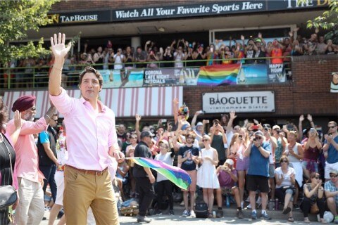 Justin Trudeau, il premier canadese al Pride di Vancouver: 'è importante continuare a marciare con orgoglio' - Scaled Image 13 - Gay.it