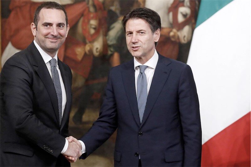 Vincenzo Spadafora, il sottosegretario con delega alle pari opportunità ospite al Padova Pride Village - Vincenzo Spadafora e Conte - Gay.it