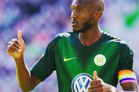 Wolfsburg, fascia da capitano contro l'omofobia: il croato Josip Brekalo si rifiuta di indossarla - Wolfsburg lomofobia - Gay.it
