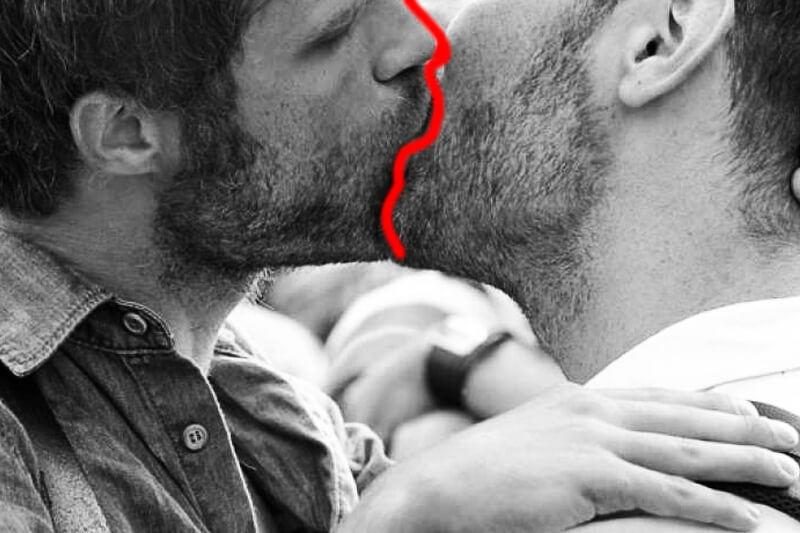 Afragola (Napoli): coppia gay si bacia al bar e viene cacciata - afragola - Gay.it