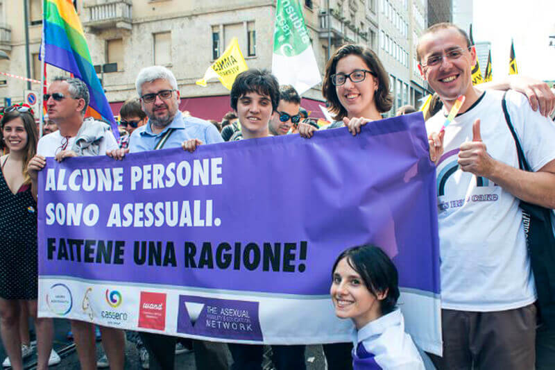 'Gli asessuali sono strani, sono malati', polemica sulla trasmissione Radio2 condotta da Paola Perego - asessualità - Gay.it