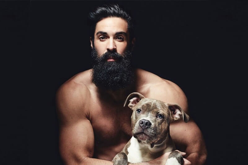 La scienza conferma: la barba lascia più batteri dei cani