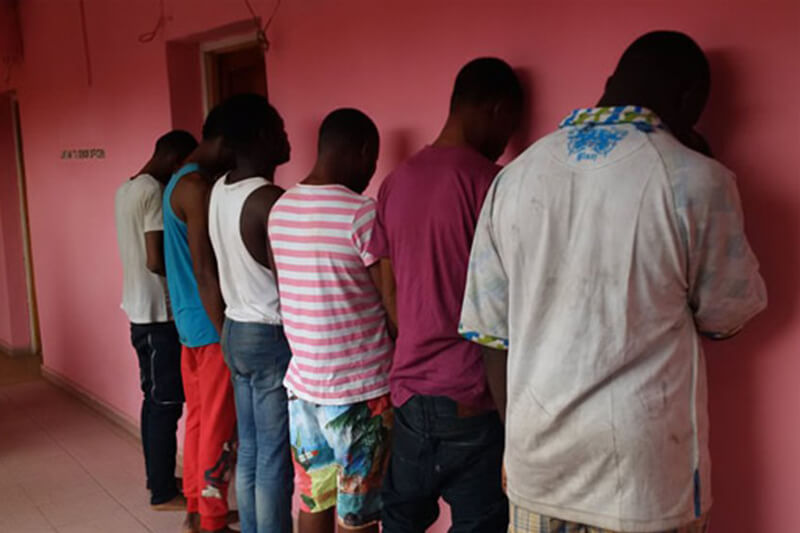 Nigeria, 47 presunti omosessuali a processo: “Manifestavano affetto in pubblico”
