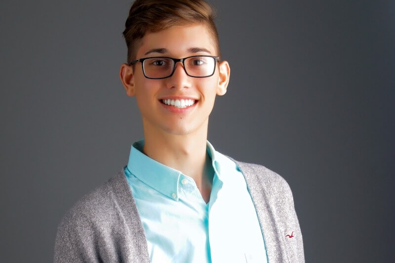 Seth Owen, il 18enne gay cacciato di casa che andrà al college