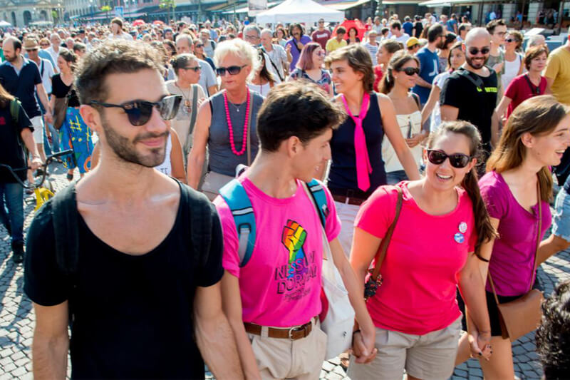 Verona: un migliaio di persone in piazza per dire no all'omofobia - verona 2 - Gay.it