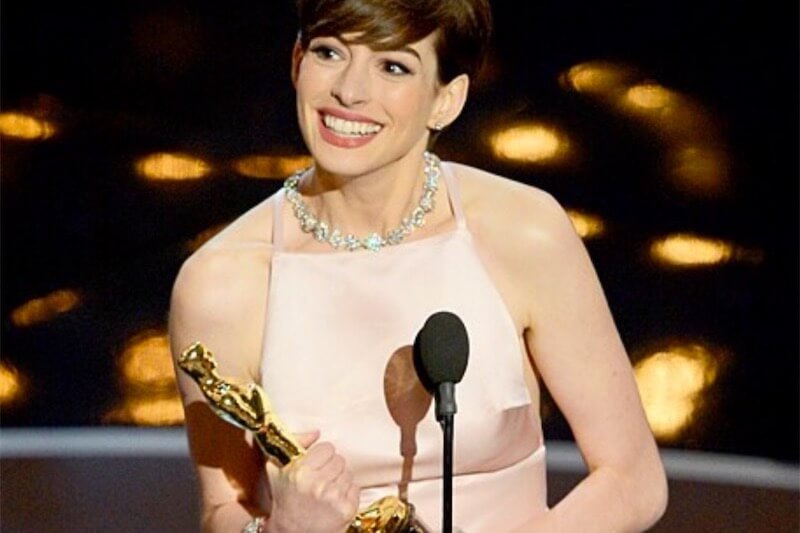 Anne Hathaway, un premio per il suo impegno al fianco della comunità LGBT - Anne Hathaway - Gay.it