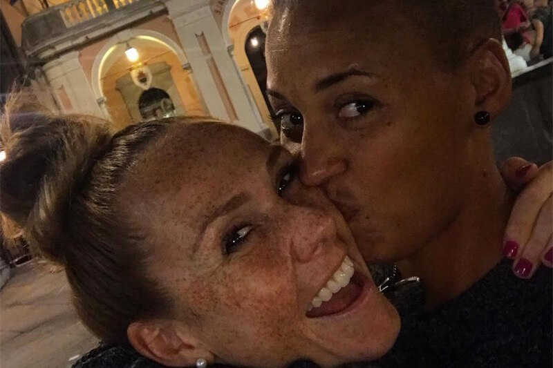 Juventus, le calciatrici Lianne Sanderson e Ashley Nick innamorate e in squadra insieme: ‘l’orientamento sessuale non deve influire’