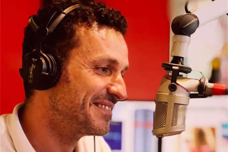 Radio Globo difende "l'irriverenza" del Morning Show e attacca: 'noi vittime di violente intimidazioni' - Marchetti omofobo - Gay.it