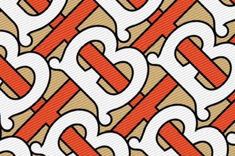 I dettagli dalla prima sfilata di Burberry by Riccardo Tisci