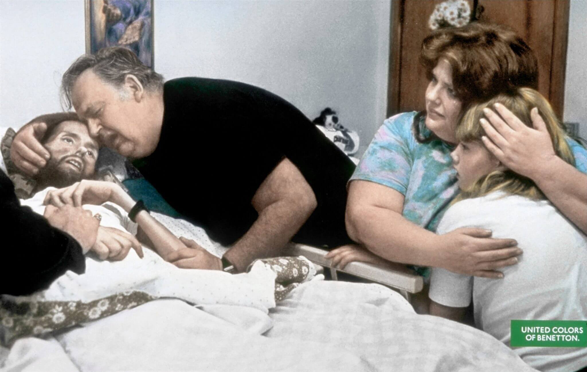 La toccante storia dietro la fotografia che svelò al mondo il dramma dell'AIDS - david kirby aids benetton - Gay.it