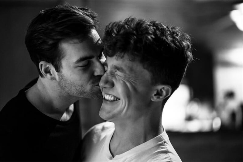 Joe Johnson, il pattinatore USA fa coming out e presenta il fidanzato