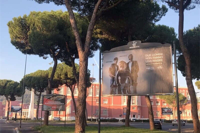 Roma, ancora visibili gli indegni manifesti omofobi Pro Vita - Roma ancora visibili gli indegni manifesti omofobi di Pro Vita - Gay.it