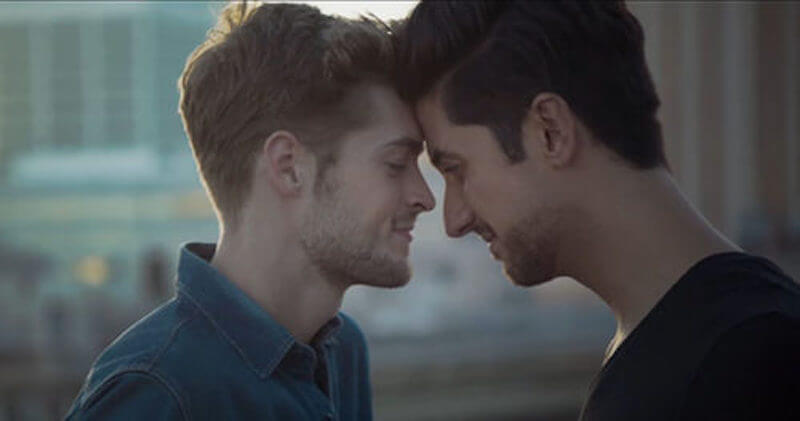 Test della settimana: ti interessa un ragazzo ma non sai se ricambia? - ci sta - Gay.it
