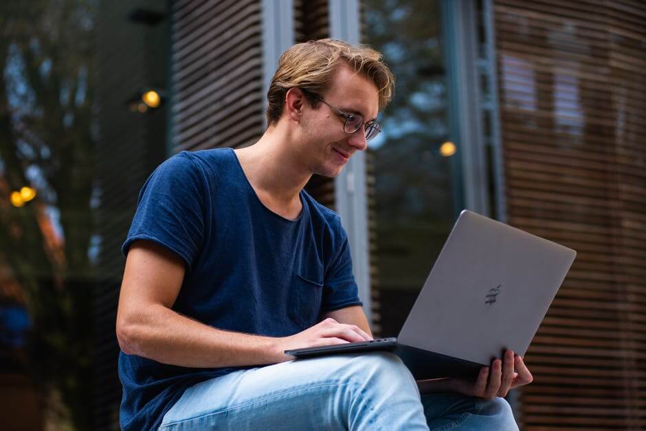 I 10 motivi per cui dovresti guardare un video porno - video - Gay.it