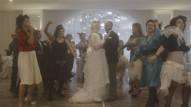 Candies and Flowers, una sognante una sposa trans nel video anni '80 degli A Toys Orchestra - Candies and Flowers - Gay.it