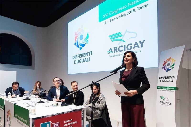 Arcigay, Laura Boldrini apre il congrsso nazionale: 'Uniamo le forze e non arrendiamoci all’odio!' - Laura Boldrini - Gay.it