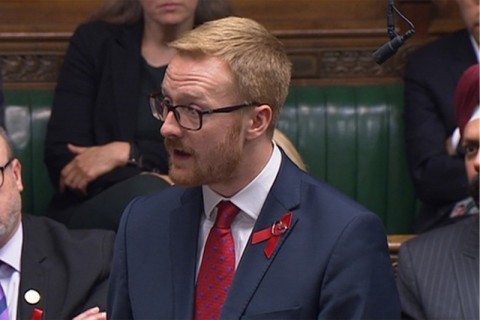 Lloyd Russell-Moyle, deputato inglese fa coming out in Parlamento: 'sono sieropositivo' - video - Lloyd Russell Moyle - Gay.it