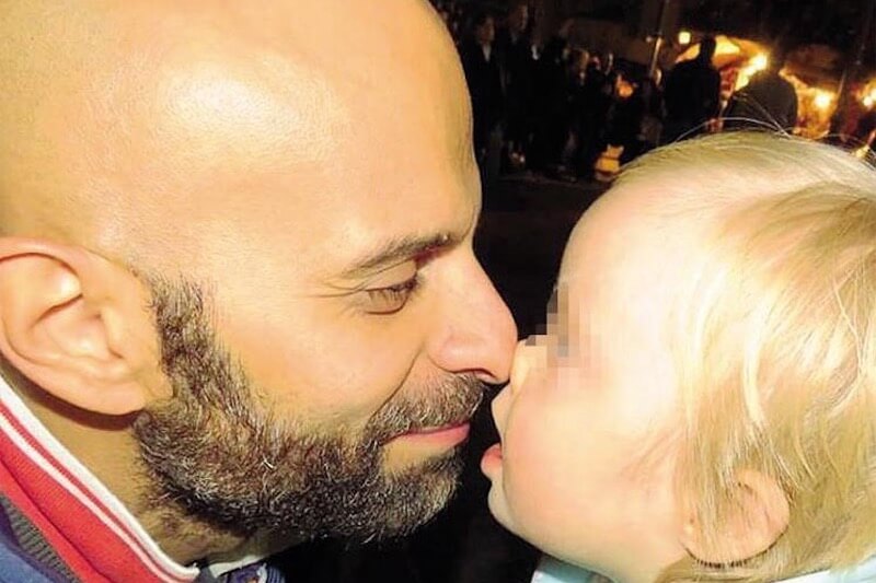 Luca Trapanese, il papà single e gay che ha adottato una bimba down rifiutata da sette famiglie