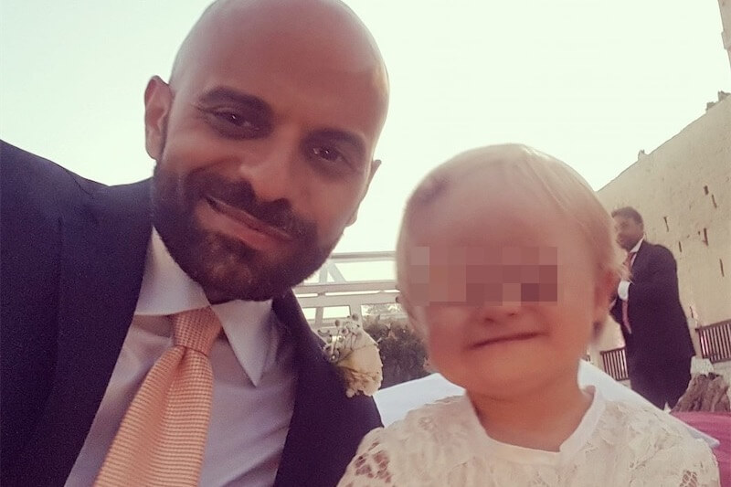 Luca Trapanese, il papà single e gay che ha adottato una bimba down rifiutata da sette famiglie - Nata per me Luca Trapanese5 - Gay.it