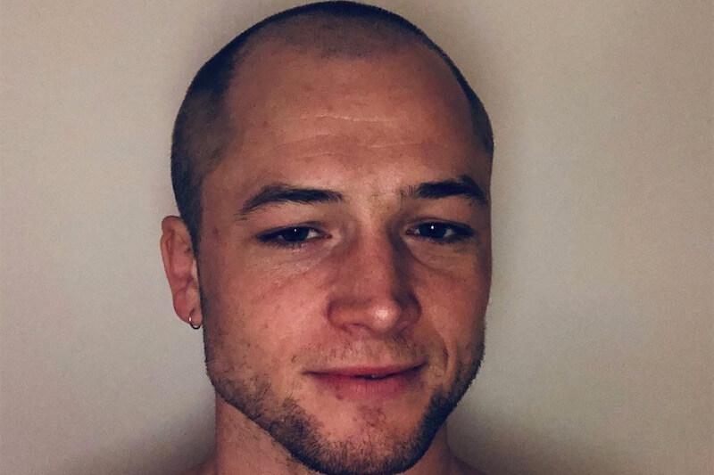 Taron Egerton chiarisce, ‘non sono gay ma sostengo la comunità LGBT’