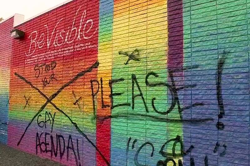 Houston: vandalizzato il BeVisible Pride Wall