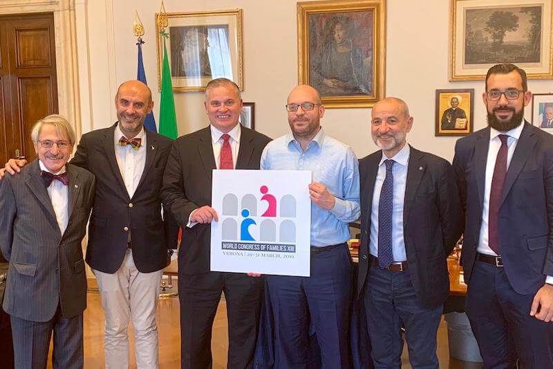 Verona ospiterà il World Congress of Families: nello spot anche i faccioni di Salvini e Fontana