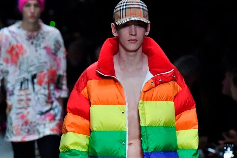 10 capi rainbow da regalare a Natale - Burberry2 - Gay.it