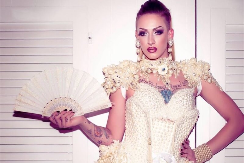 Torino, drag queen aggredita reagisce e gli assalitori scappano
