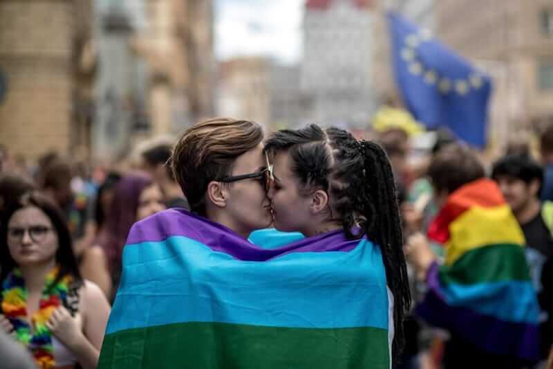 Ungheria e Polonia spaccano il Consiglio UE:  “No al riconoscimento dei diritti LGBT+”