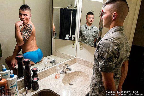Fare i soldati hanno sesso gay