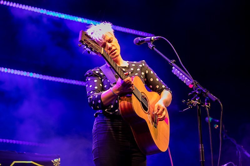 ‘The Ocean’, il nuovo singolo di Wallis Bird che sostiene la comunità LGBT