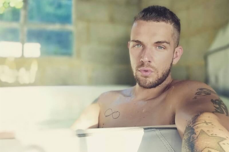 Ex escort gay non fa più sesso per un anno e dice di essere tornato etero