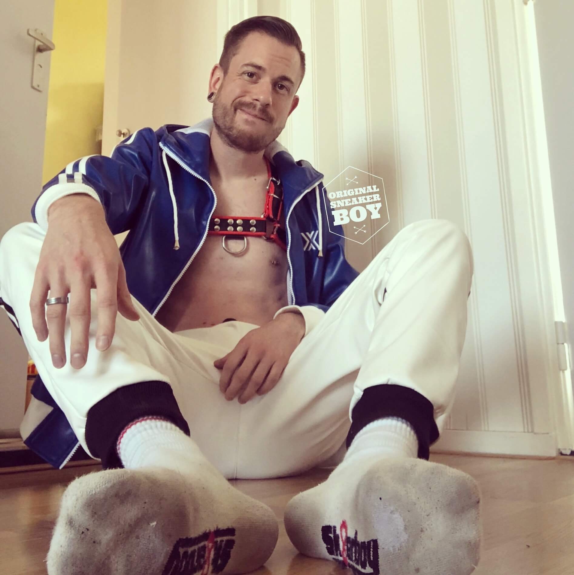 Sniffatori di sneakers: il sogno proibito di quando lo sport diventa sexy - IMG 7691 - Gay.it