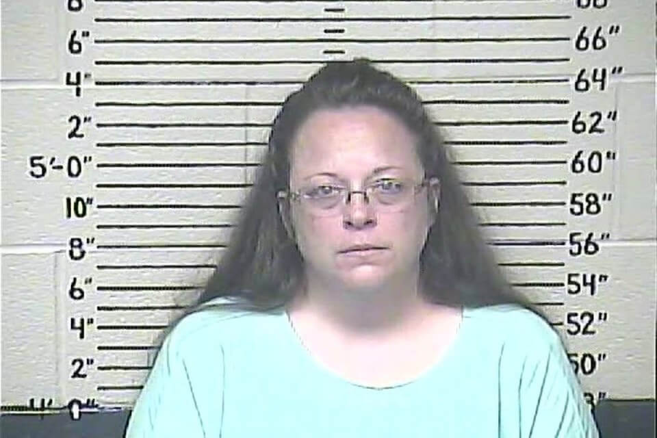 Kim Davis, lo Stato del Kentucky dovrà sborsare 225.000 dollari alle coppie gay discriminate