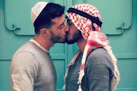Matteo e Riccardo, storia del bacio a Gerusalemme che è diventato virale - Matteo e Riccardo il bacio a Gerusalemme - Gay.it