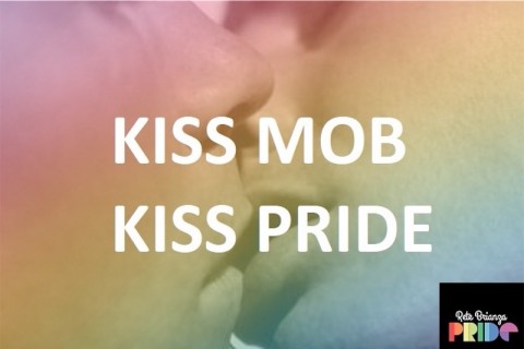Monza, folla in piazza per il Kiss Day contro il bar omofobo - VIDEO - Monza - Gay.it