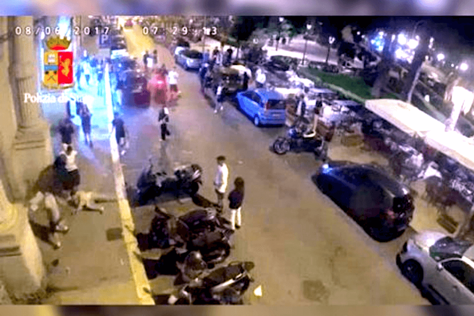 Bari: reclusione e multe per i 3 che aggredirono una coppia gay in centro