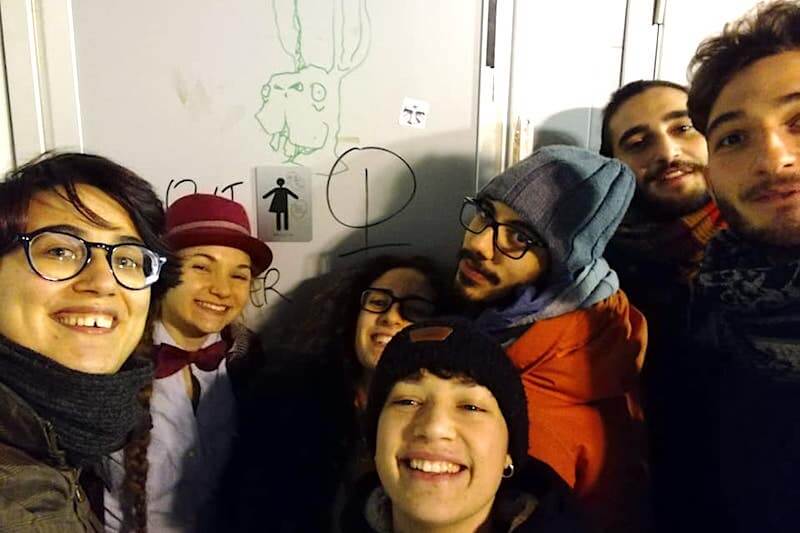 Targhette genderless per i bagni del Cassero di Bologna