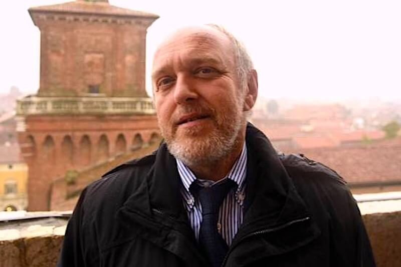 Ferrara, incursione di FN sotto l’abitazione del sindaco Tagliani. Lo striscione: ‘No adozioni gay’