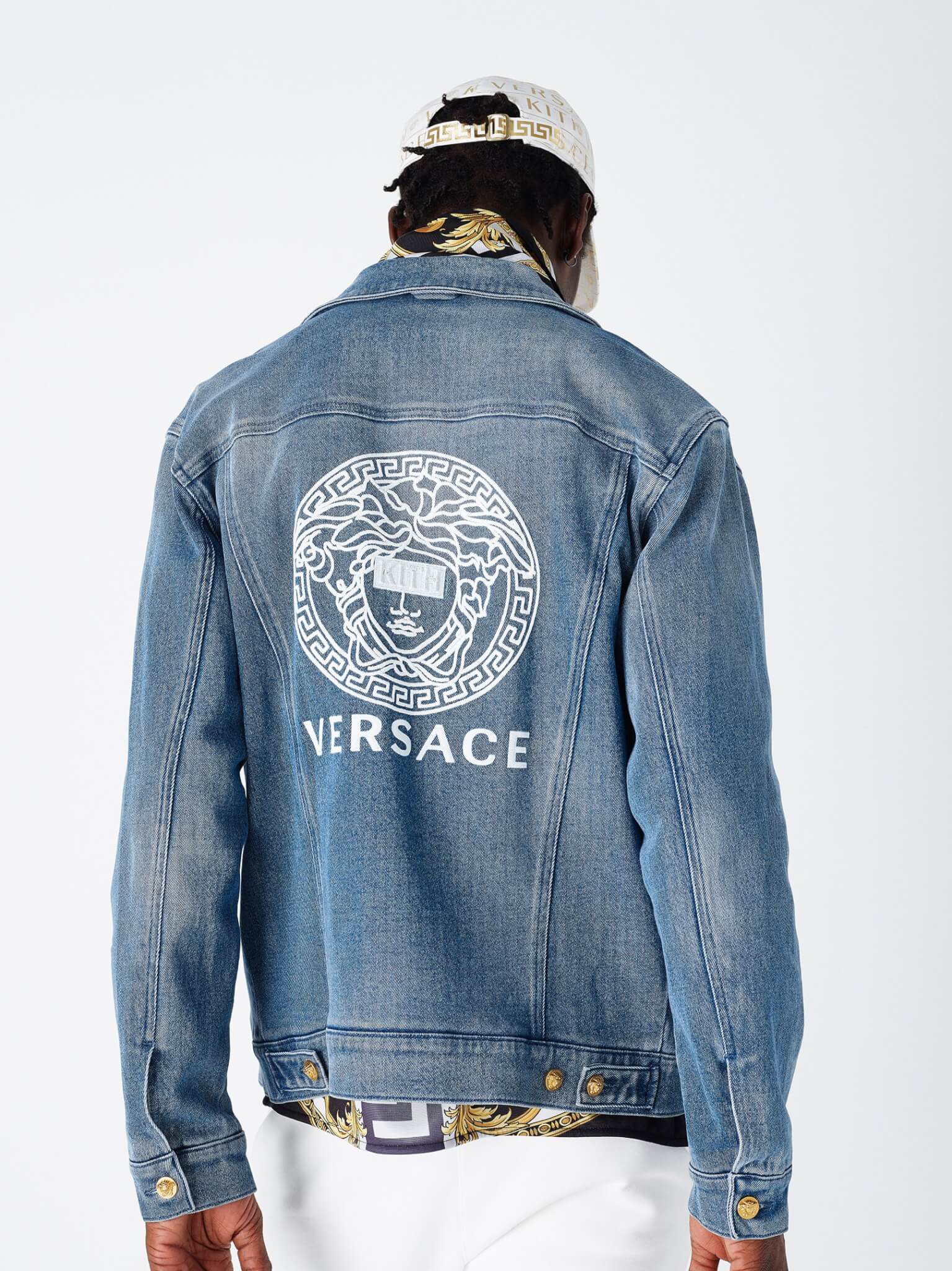 Kith x Versace è la collezione più ambita del momento - 11 a36bbee2 edc6 4aff a182 - Gay.it