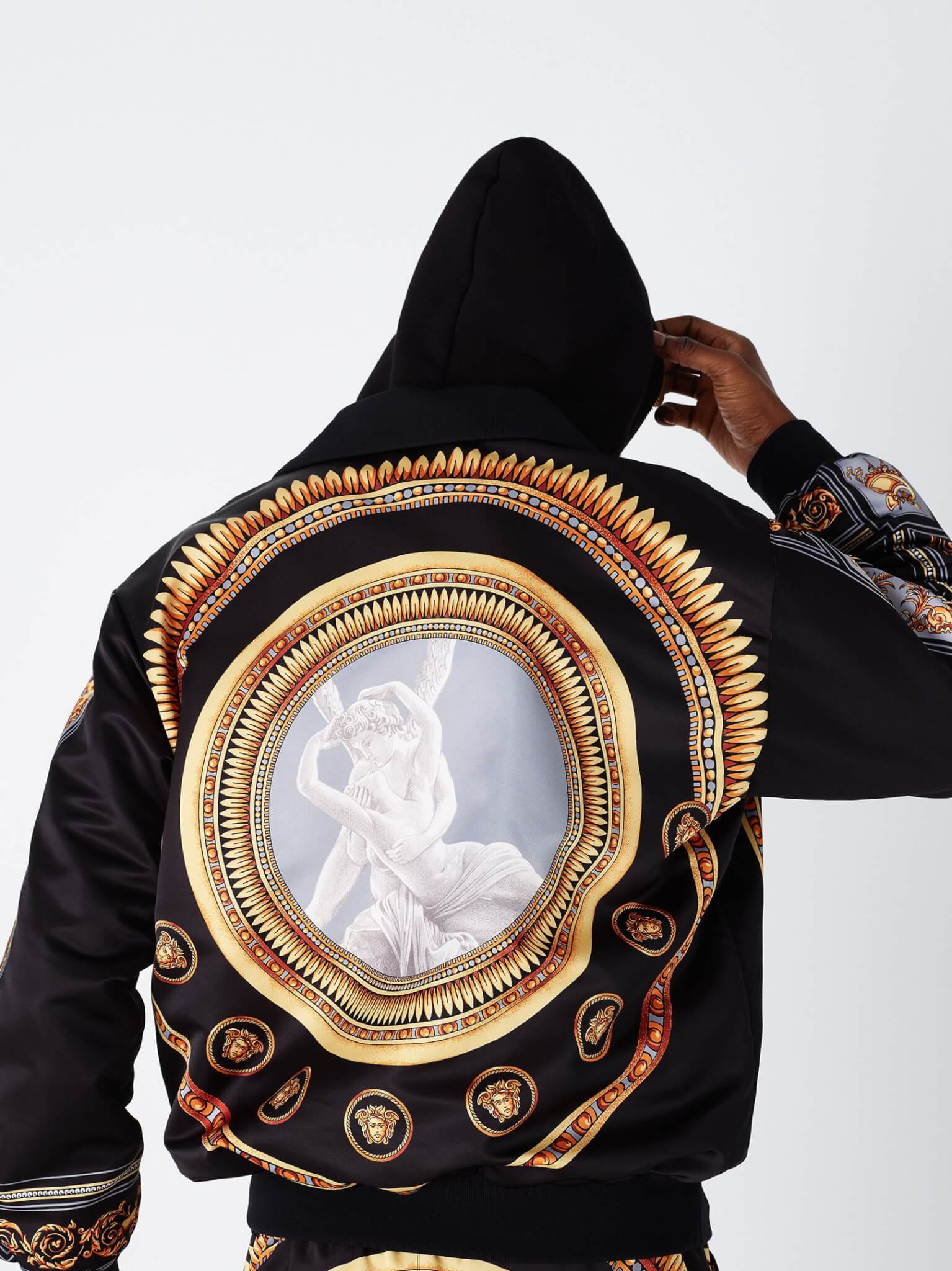 Kith x Versace è la collezione più ambita del momento - 27 990e1282 be3c 44b5 ba3f - Gay.it