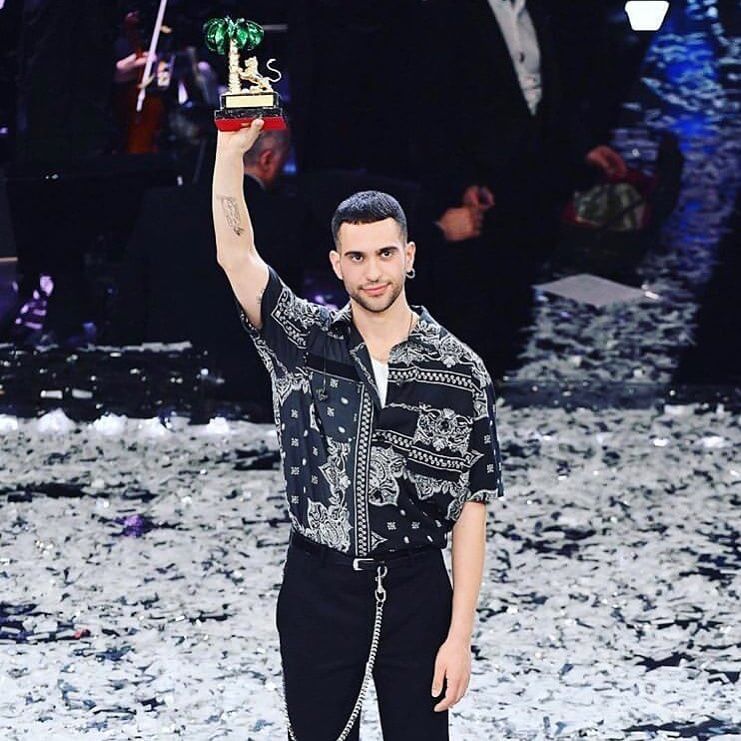Sanremo, le pagelle ai look della finalissima