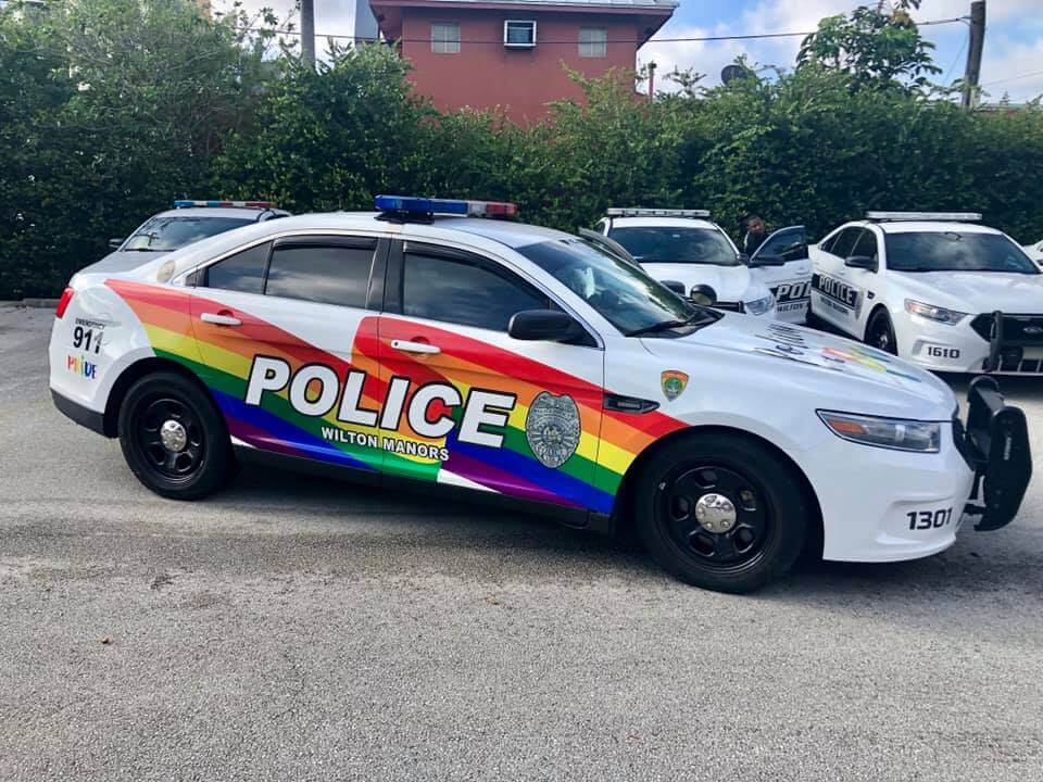 Poliziotto gay e sieropositivo vince causa di discriminazione da 90.000 dollari