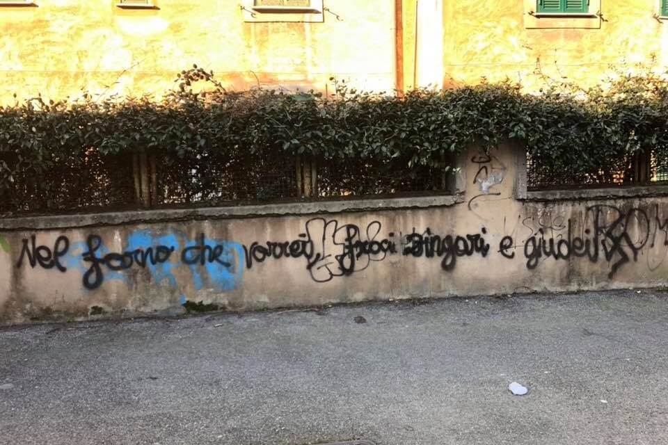 Roma, ancora scritte omofobe: 'gay, ebrei e zingari nei forni' - Garbatella scritta omofoba - Gay.it