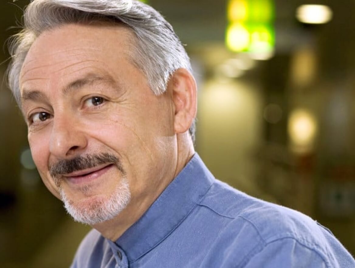 Guida all'universo queer di Maurizio Costanzo, tra molte luci e qualche ombra - Leo Gullotta - Gay.it