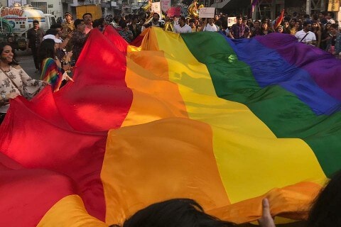 Mumbai, in migliaia per il primo storico Pride dopo la depenalizzazione dell'omosessualità - Mumbai - Gay.it