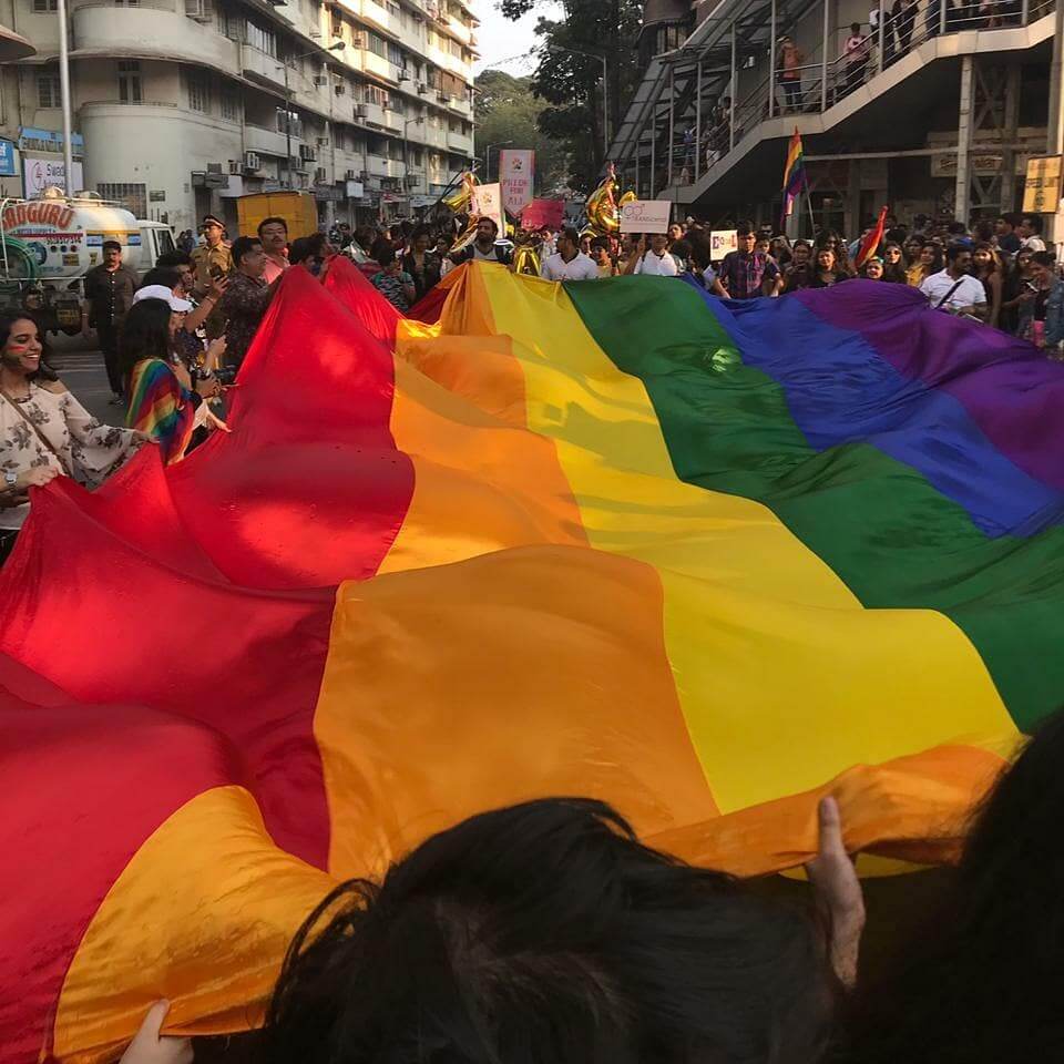Mumbai, in migliaia per il primo storico Pride dopo la depenalizzazione dell’omosessualità