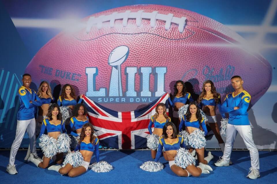 Super Bowl 2019, ecco l’esibizione dei primi due cheerleader uomini – video