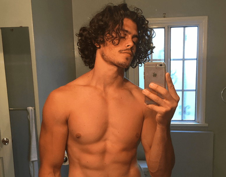 Tommy Martinez di Riverdale fa coming out: ‘ho avuto un’esperienza  con un uomo’