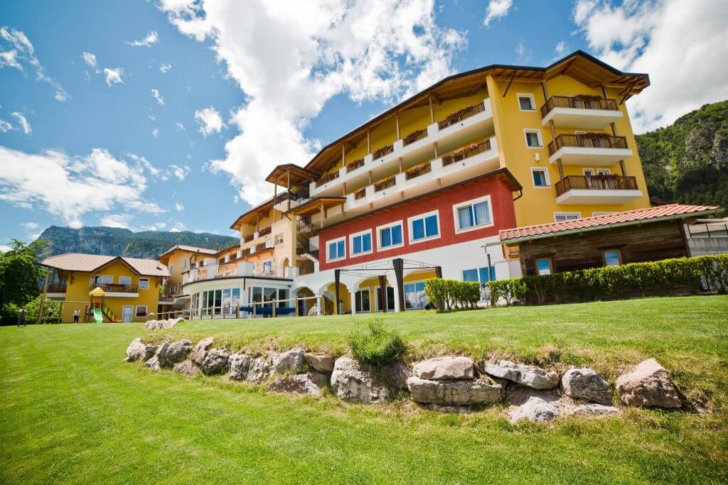 Voglia di un week-end in montagna? Ecco 3 hotel gay-friendly del Nord Italia - al sole2 - Gay.it